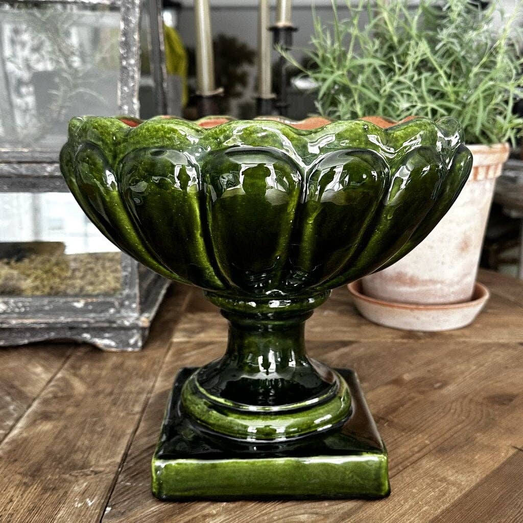 Honeychurch Provence Green Scalloped Pedestal Bowl