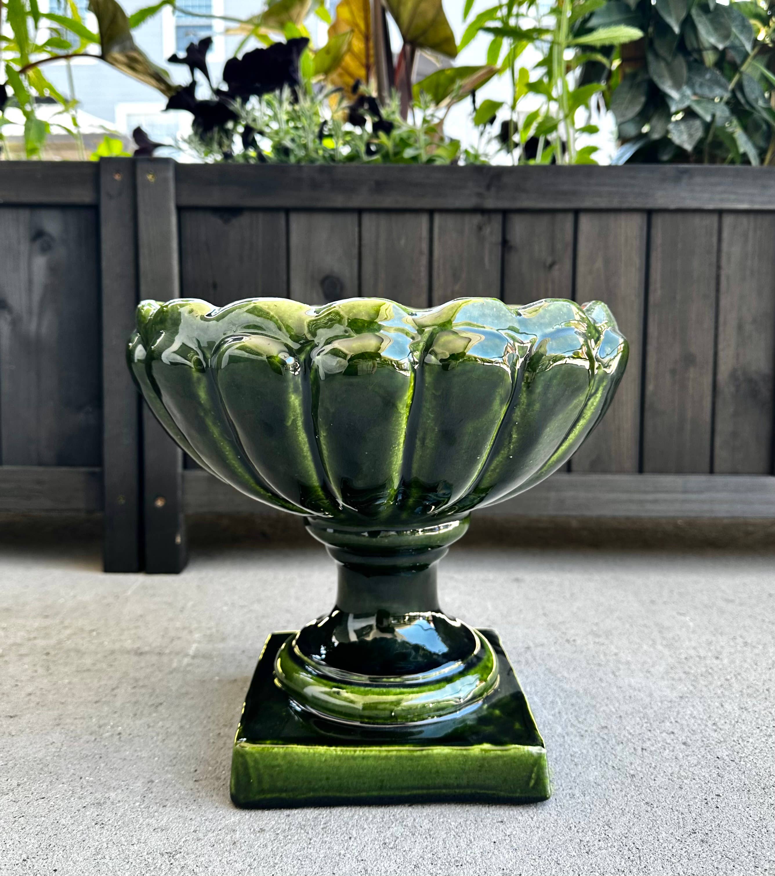 Honeychurch Provence Green Scalloped Pedestal Bowl