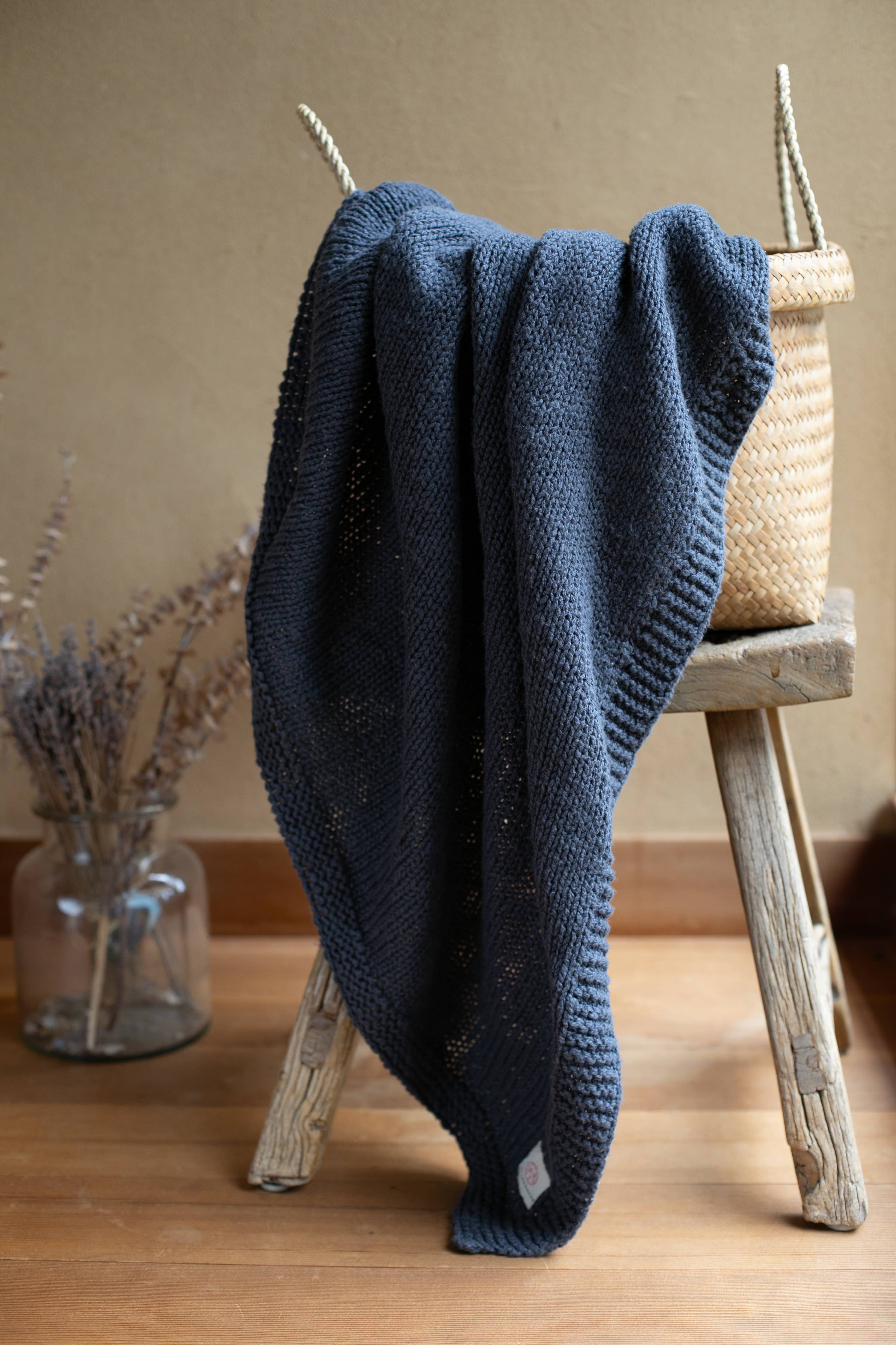 Zrestha - Blue - 100% organic cotton throw blanket