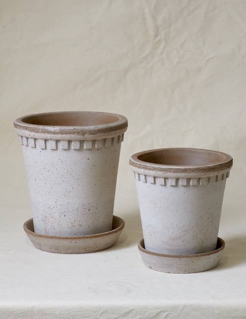 Coventry Pale Gray Terracotta Pot with Saucer - 7.5" x 8"